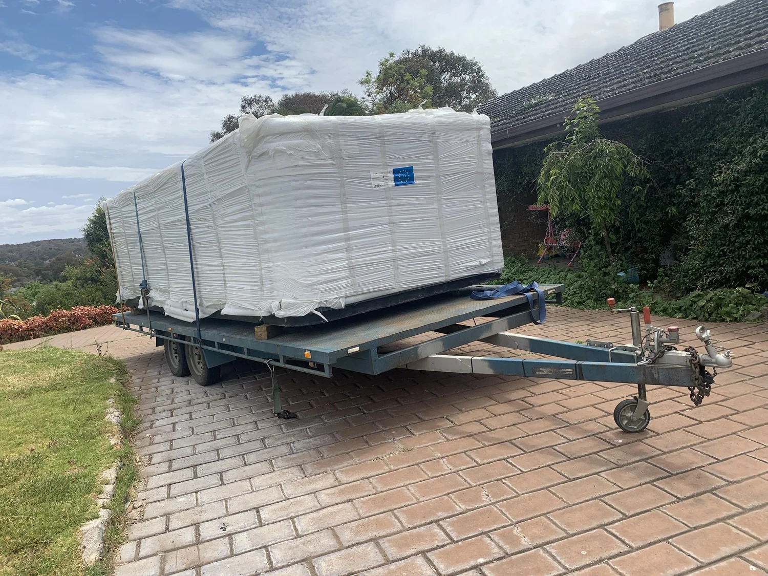 Factory direct spa delivery