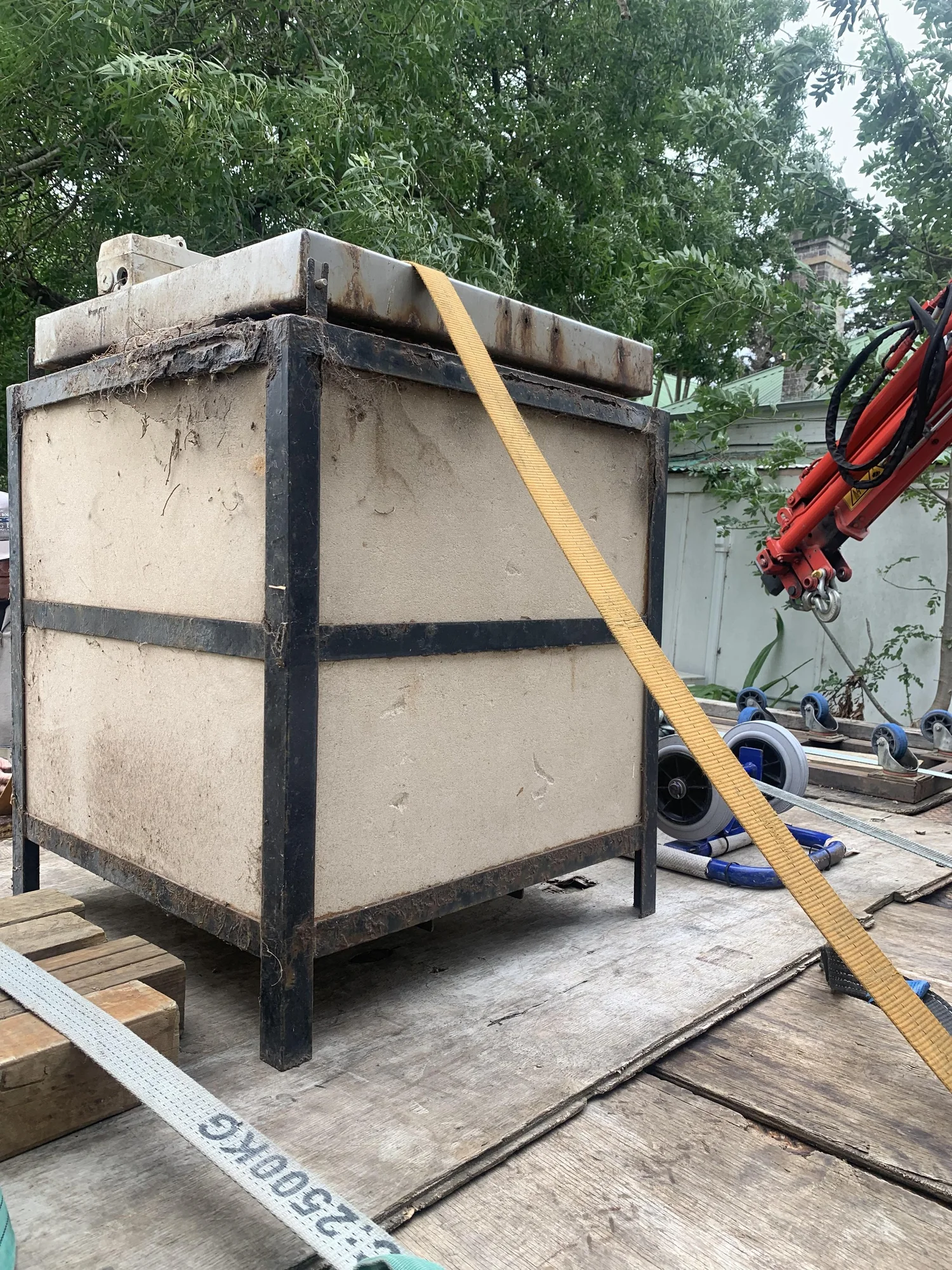 Express Spa Deliveries crane truck